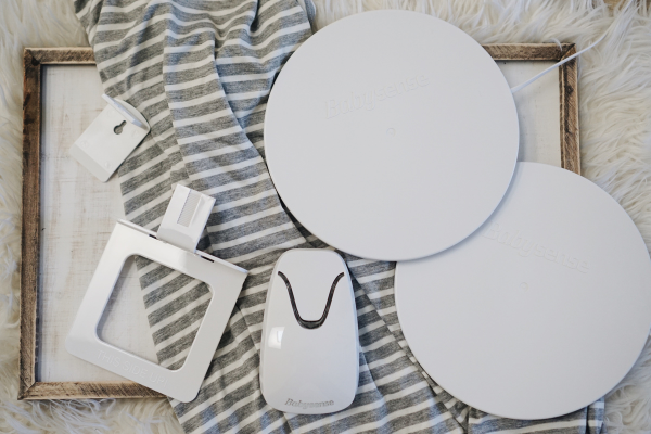 Babysense 7 & V24R: Video-Babyphone mit 2,4"-Bildschirm & Medizinisch Zertifiziertem Atemmonitor – Echtzeit-Warnungen bei Atemaussetzern, Kontaktlos, 2-in-1 Bundle