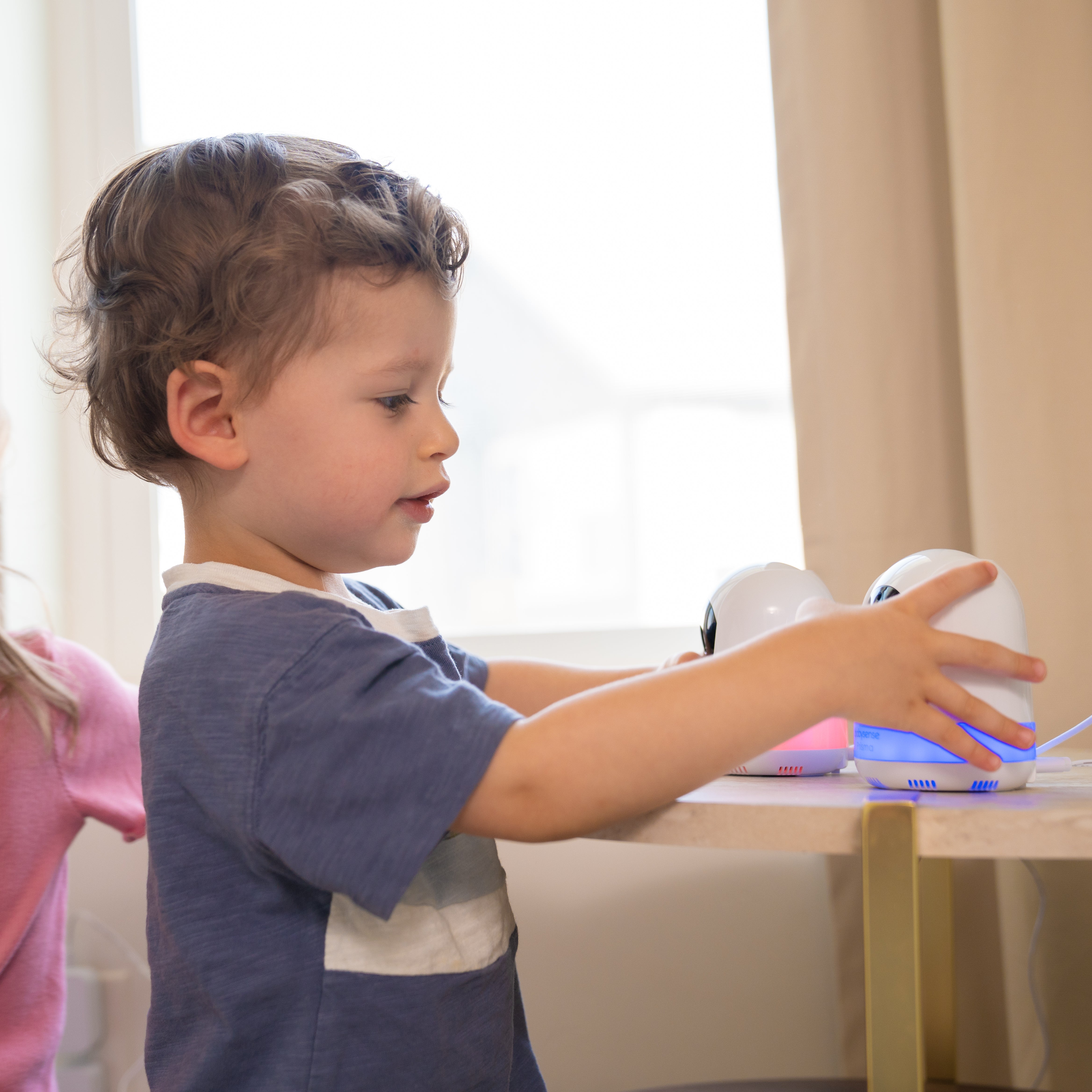 Babysense Prisma: Video-Babyphone mit 2 Kameras, ohne WLAN, Split-Screen, Nachtlicht & Soundmaschine